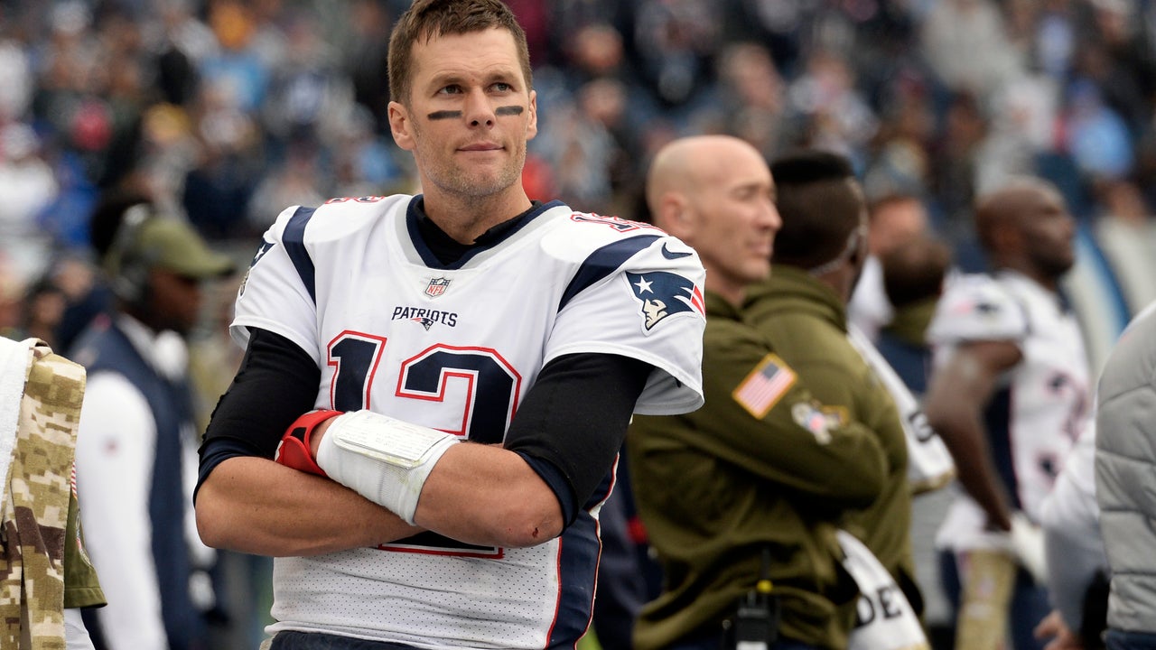 Titans sack Brady, upset Patriots 34-10
